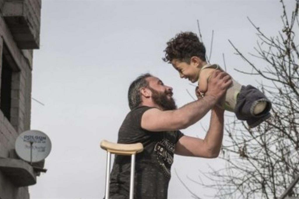 Father and son,Syria,Turkish photographer,Mehmet Aslan,Siena International Photo Awards 2021,Munzer El Mezhel,Mustafa,Bashar Assad,Sipa Award 2021