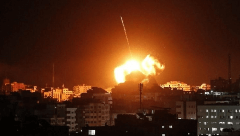 syrian air defenses thwart israeli airstrikes near damascus