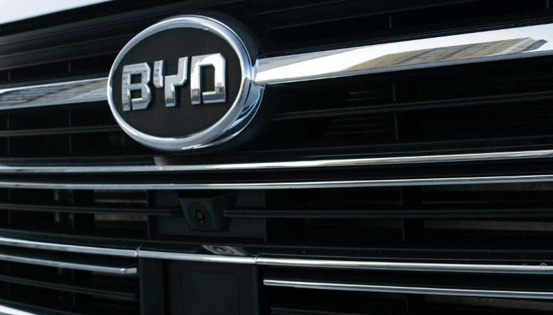 byd auto unveils a new hybrid that can make a trip from new york to miami without refueling