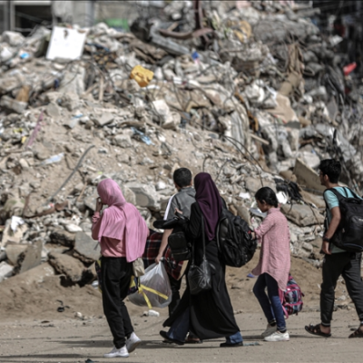 evacuation chaos unfolds in khan younis as gazans face unprecedented displacement