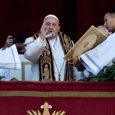 ‘Silence the Arms,’ Pope Francis Pleads for Peace Across the Globe in Christmas Address