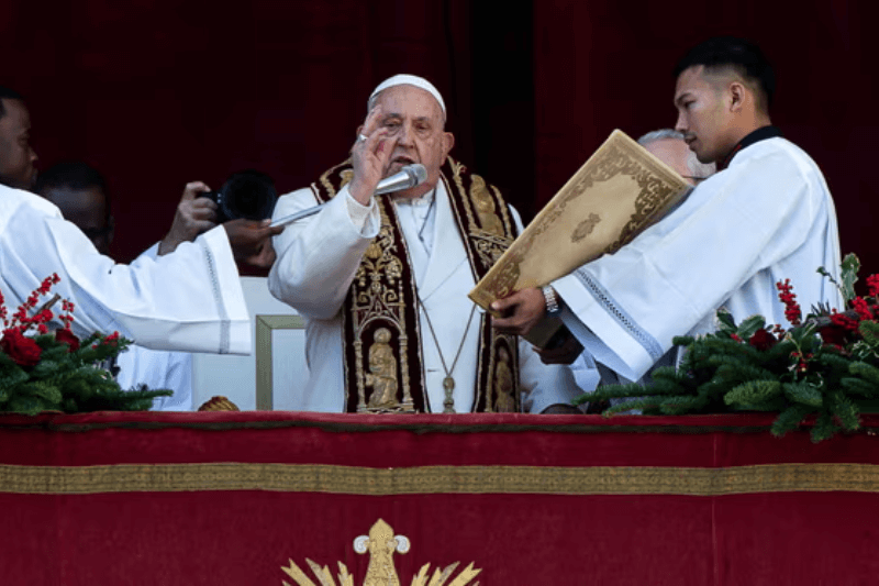 ‘Silence the Arms,’ Pope Francis Pleads for Peace Across the Globe in Christmas Address