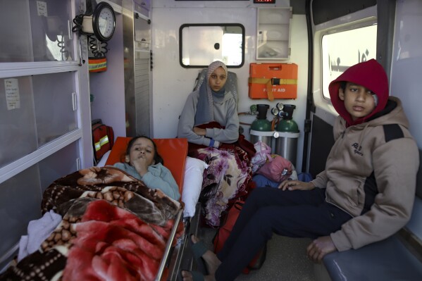 Ambulances were seen approaching the Rafah crossing gate, carrying a number of people on stretchers and placing them in ambulances on the Egyptian side.
