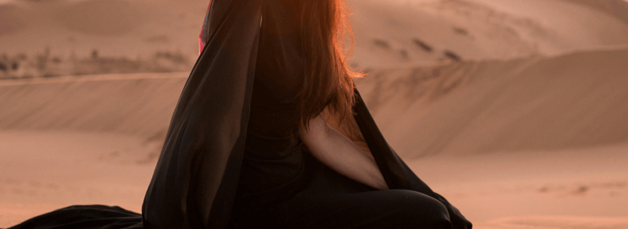 desert inspired fashion embracing neutral tones and flowy silhouettes (1)