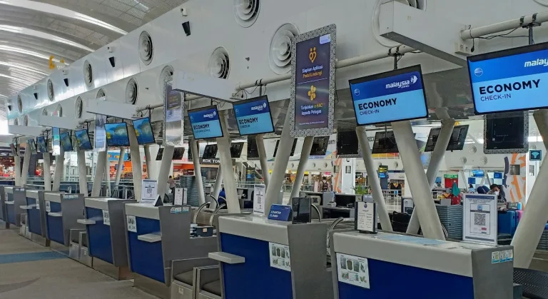 Dubai Airport Terminal 3 passport control